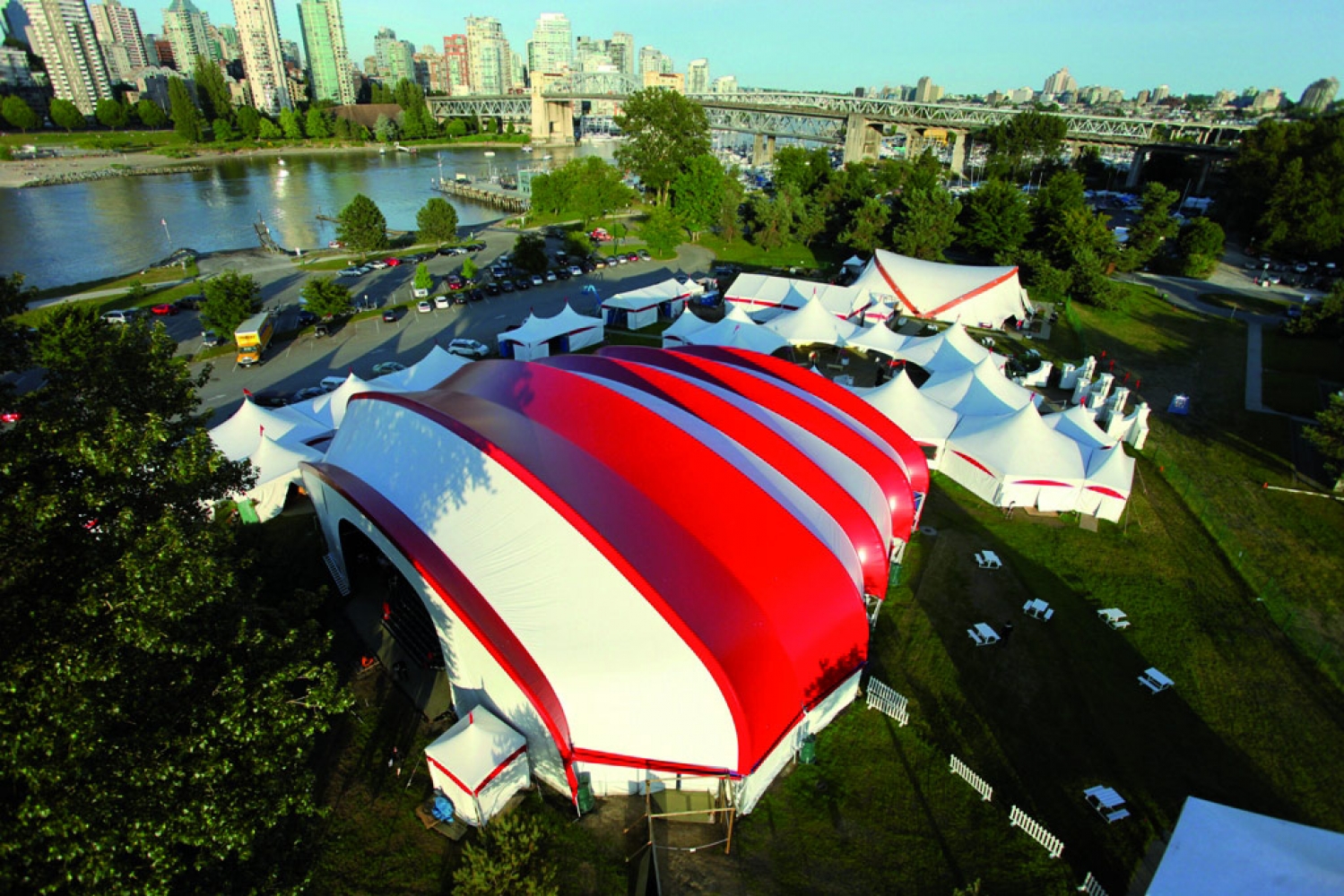 Namiot dla sceny teatralnej w Vancouver