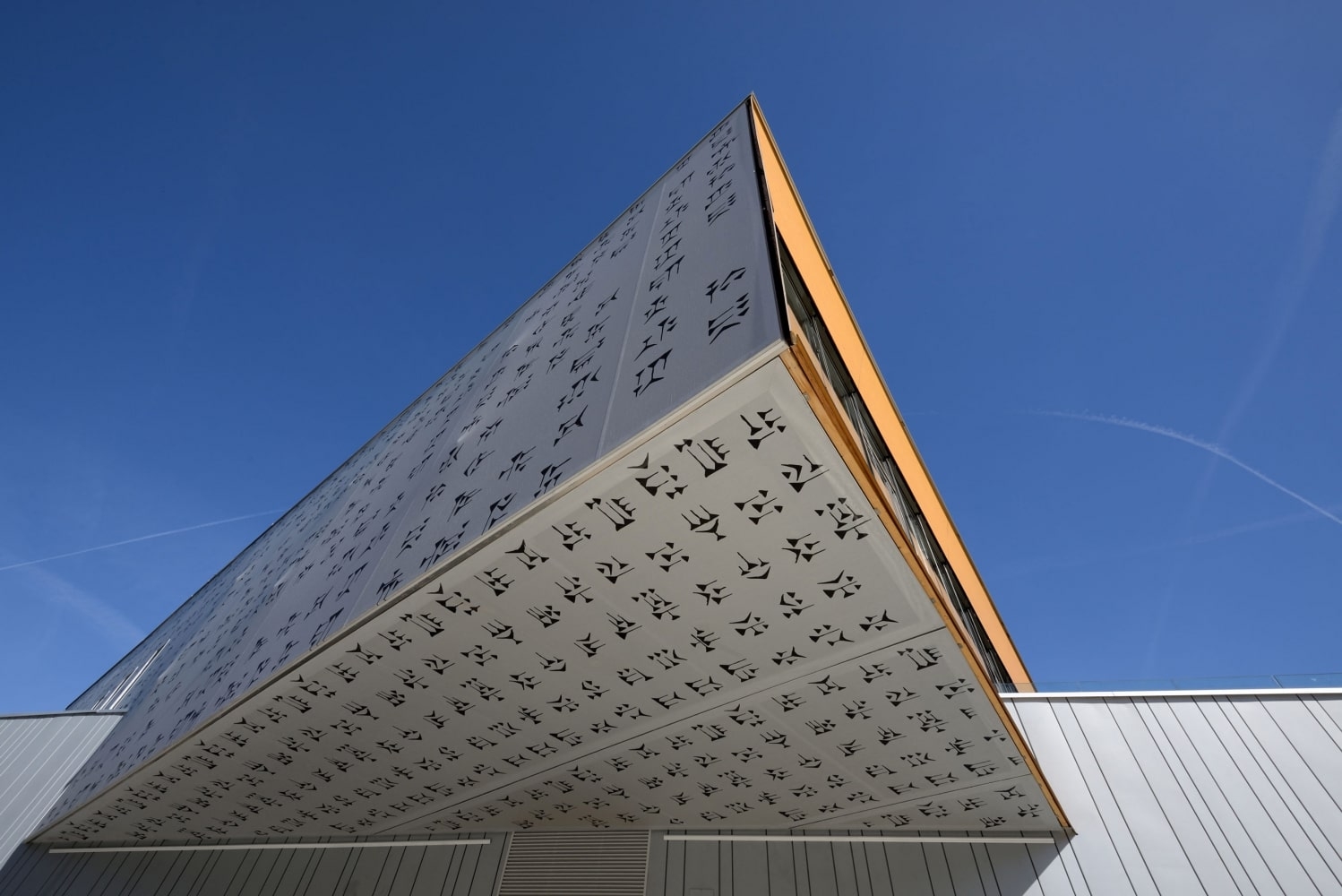 Tekstylna fasada Biblioteki Multimedialnej de la Tour du Pin
