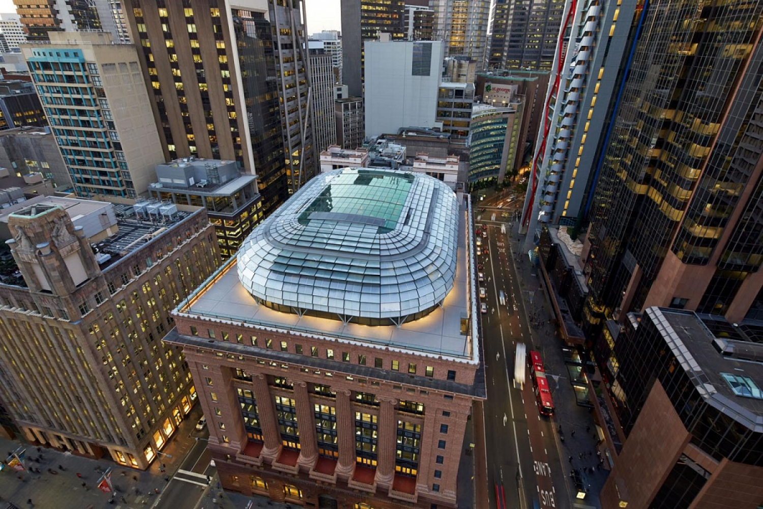Solskydd för glastak vid Macquaries högkvarter i Sydney