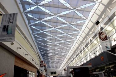 Protection solaire intérieure du centre commercial  Alto Avellaneda